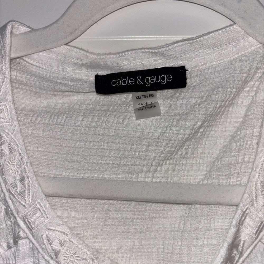 Cable & Gauge: Textured White Blouse - Picture 2 of 5